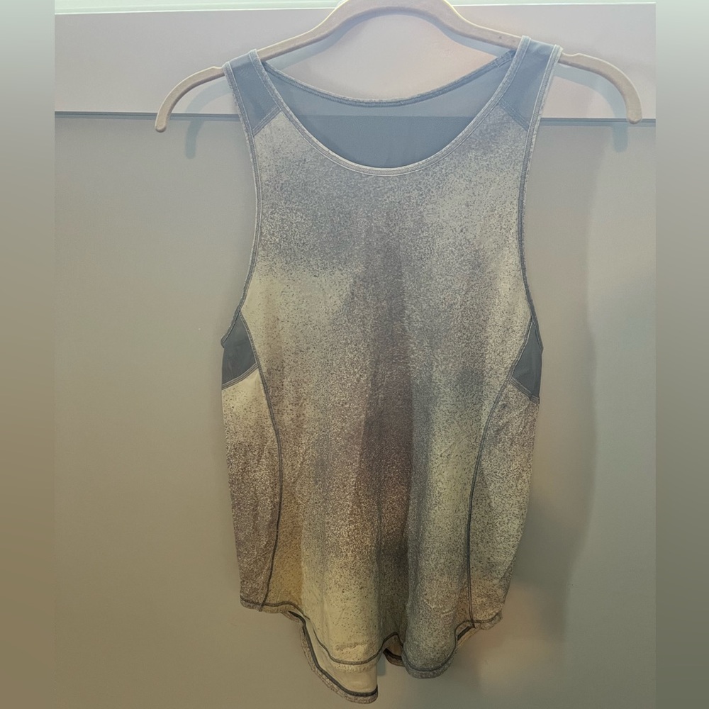 Lululemon workout tank size small